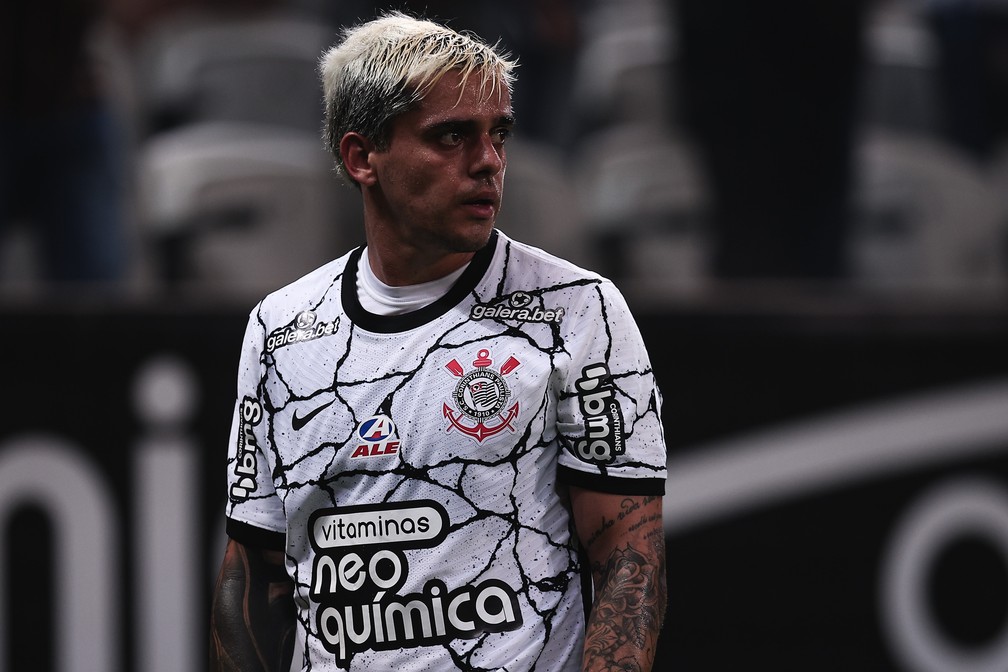 Fagner não vai a campo e segue como dúvida no Corinthians