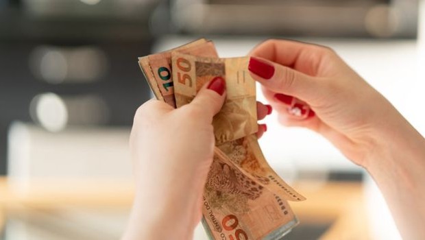 Transações em dinheiro vivo acima de R$ 30 mil devem ser obrigatoriamente comunicadas por bancos, joalherias e comerciantes de pedras precisosas (Foto: GETTY IMAGES VIA BBC)
