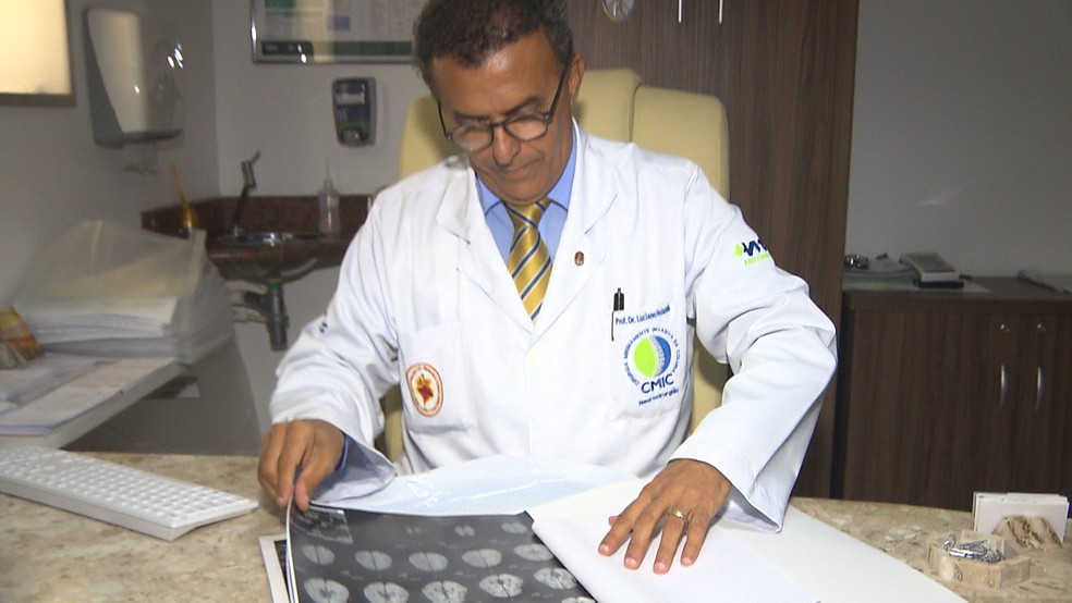 Luciano Holanda, neurologista que atendeu Marcelinho Paraíba. Ele descartou sequelas e disse que jogador pode seguir a carreira (Foto: Reprodução/TV Paraíba)