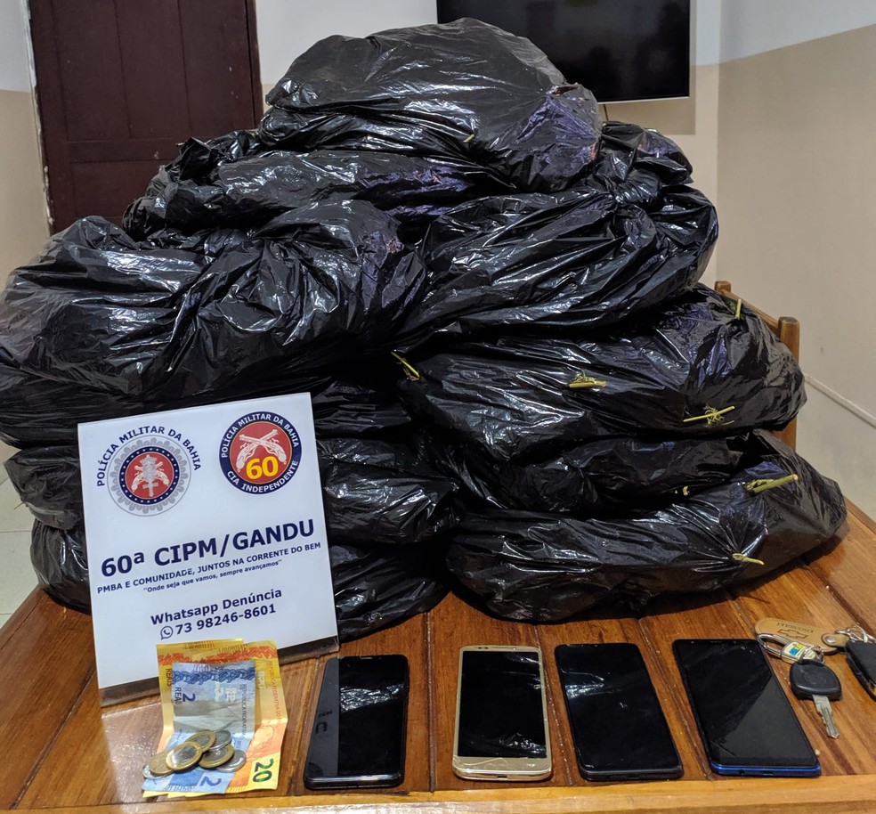 Polícia prende quatro homens que transportavam droga para Itabuna — Foto: Divulgação/Polícia Militar