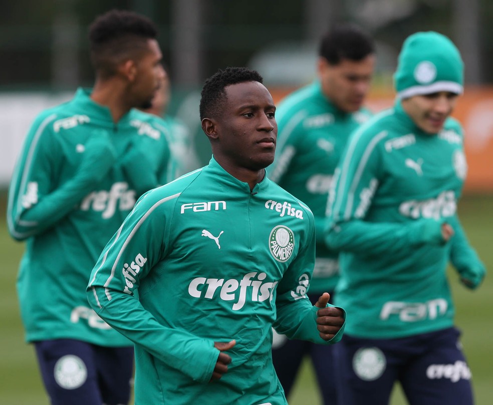 Iván Angulo tem 20 anos e está sem espaço no elenco palmeirense — Foto: Cesar Greco/Ag. Palmeiras