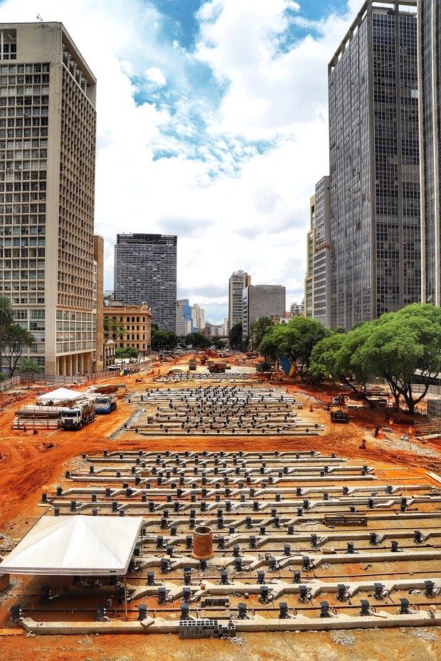 Processo de reforma do Vale do Anhangabaú, em São Paulo (Foto: Roberto Parizotti/FotosPublicas)