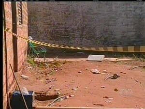 Mulher foi morta no quintal de casa, em Araguaína (Foto: Reprodução/TV Anhanguera TO)