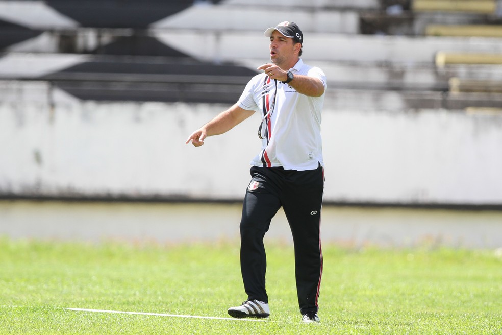 Marcelo Martelotte comemora evolu&ccedil;&atilde;o do time (Foto: Marlon Costa / Pernambuco Press)