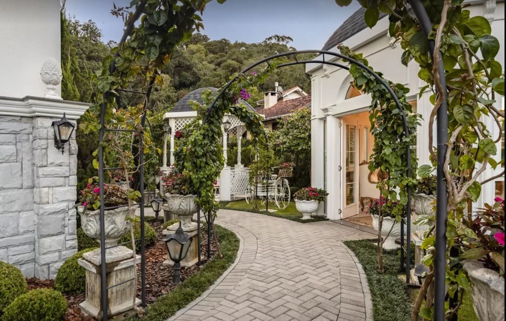 jardim do Hotel Colline de France, em Gramado, Brasil. — Foto: Reprodução