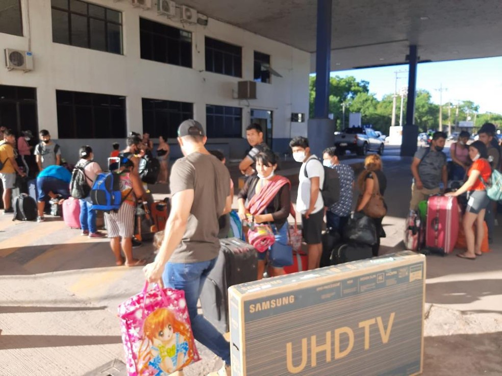 Imigrantes ilegais na fronteira Brasil - Bolívia, em Corumbá — Foto: PF/Divulgação