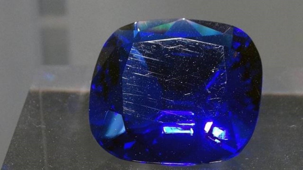 O diamante Hope ("Esperança"), também conhecido como "Le Bijou du Roi" ("A Joia do Rei") ou "Azul Tavernier", é um grande diamante azul escuro de 45,52 quilates — Foto: Getty Images via BBC