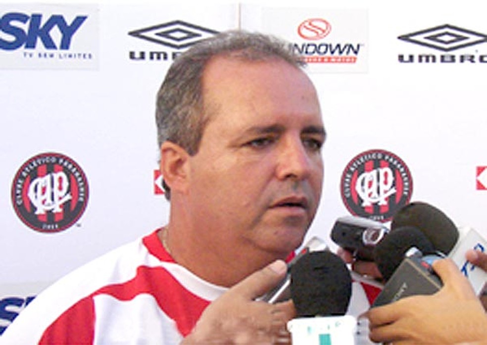 Vadão também foi campeão paranaense pelo Athletico em 2000 — Foto: Site Oficial Athletico
