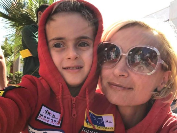 Halyna Hutchins com o filho em 2017 (Foto: Instagram/Getty Images)
