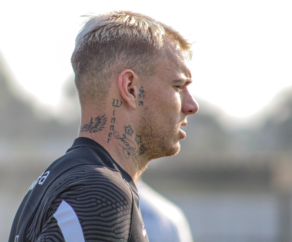 Com 5 gols em 11 jogos, Róger Guedes supera início de Guerrero no Corinthians