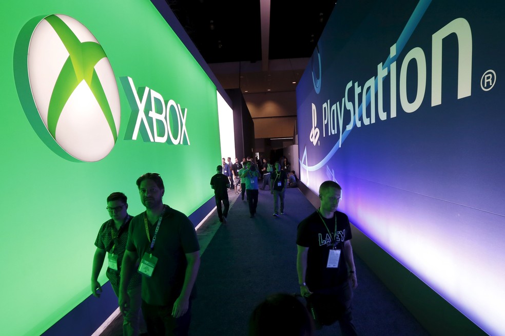 Microsoft e Sony, donas de Xbox e PlayStation, respectivamente, anunciam parceria. — Foto: REUTERS/Lucy Nicholson