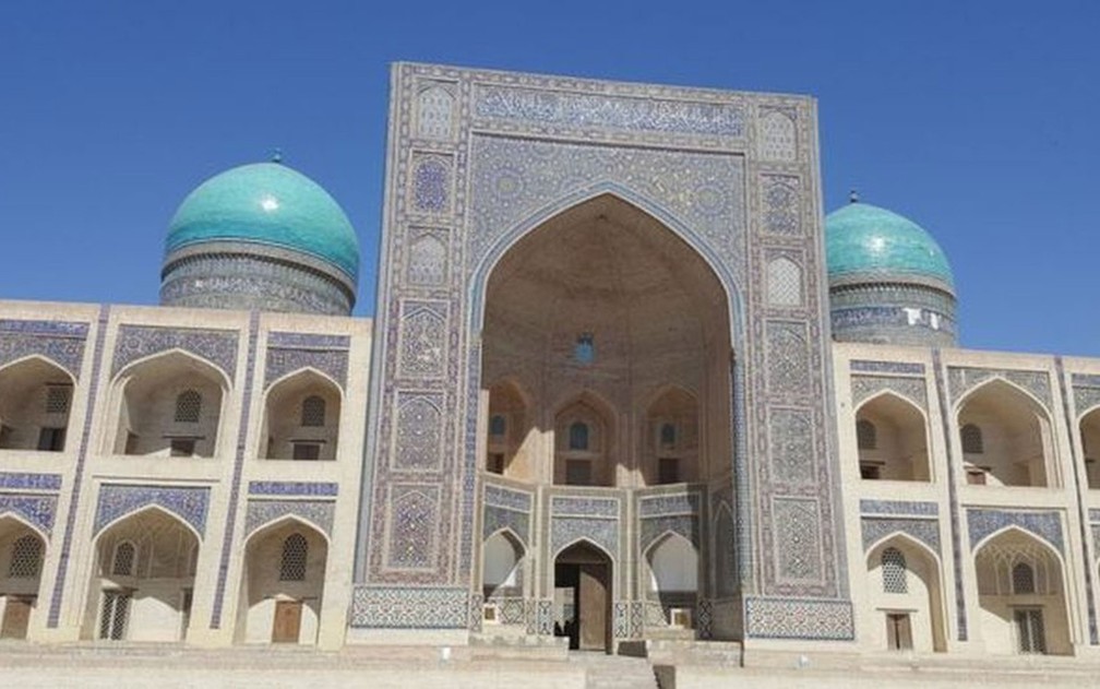Uzbequistão conta com um grande número de mesquitas e santuários bem preservados — Foto: BBC