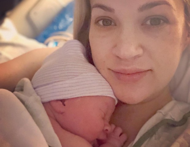 Carrie Underwood apresenta o segundo filho, Jacob (Foto: Reprodução/Instagram)