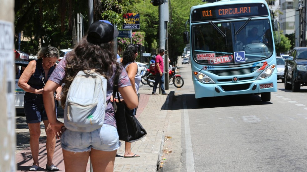 Passagem de ônibus em Fortaleza passa por reajuste de valor.  — Foto: Natinho Rodrigues/SVM