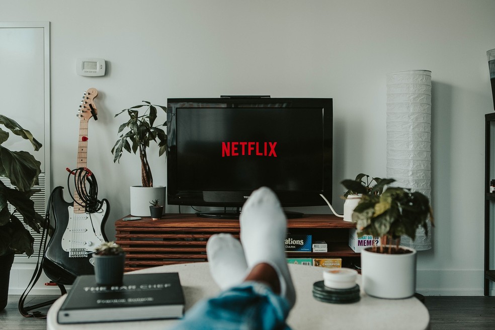 A Netflix oferece planos a partir de R$18,90 mensais  — Foto: Reprodução/Unsplash