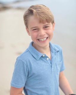 Filho de William e Kate Middleton, o Príncipe George, 9, agora é o segundo na linha de sucessão