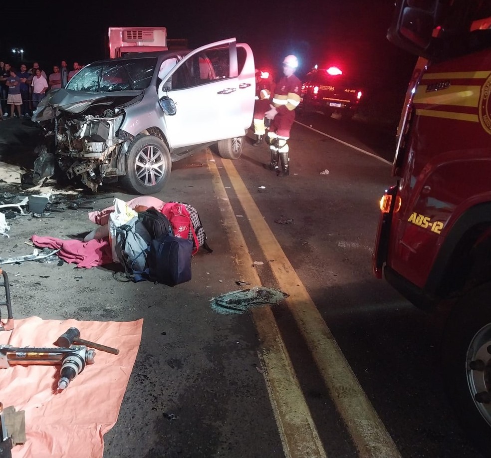 Devido a gravidade do acidente, o outro condutor foi socorrido e levado para Santa Casa — Foto: PRF/Divulgação