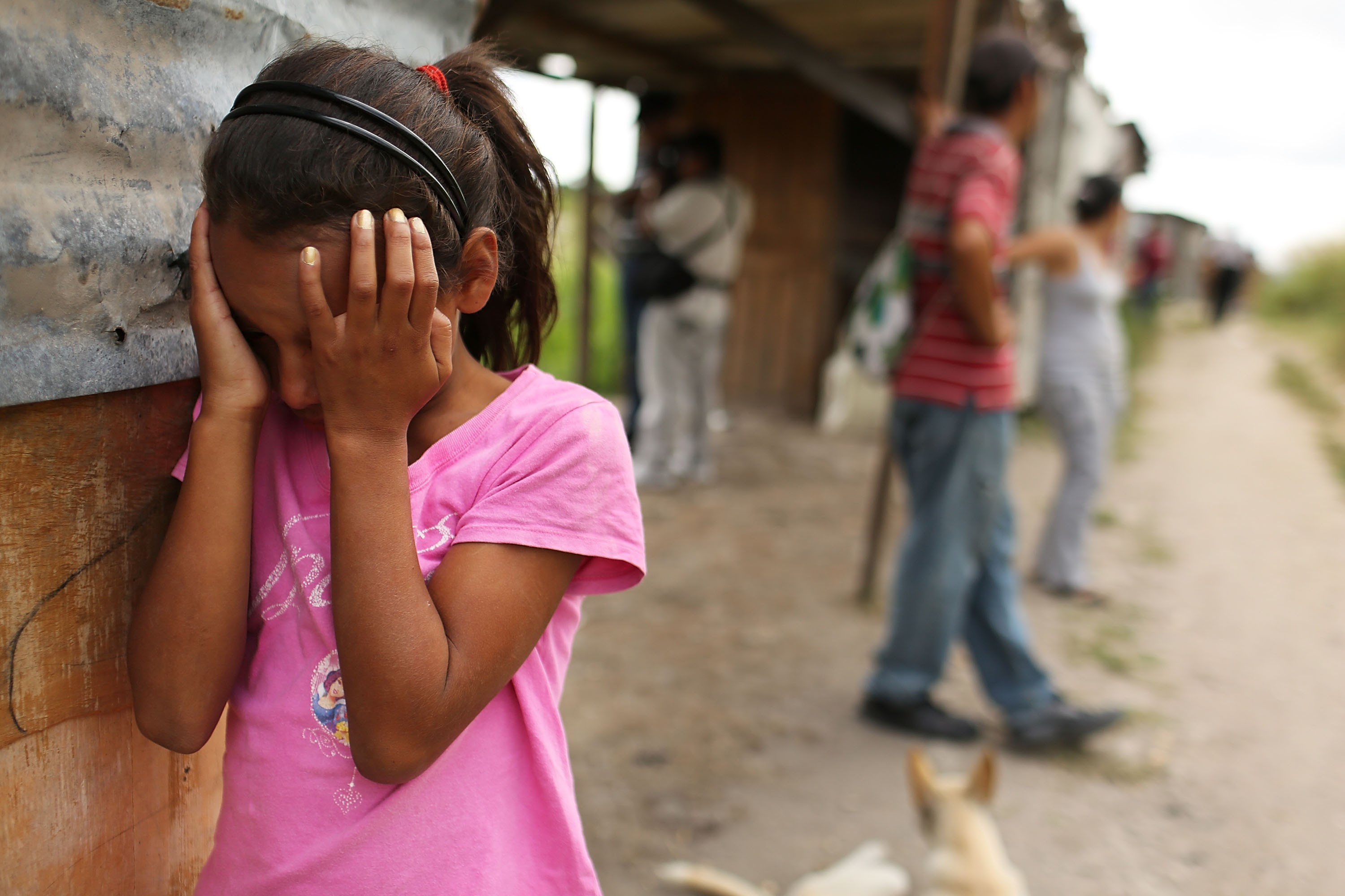 Criança chora em Tegucigalpa, Honduras (Foto: Getty Images)