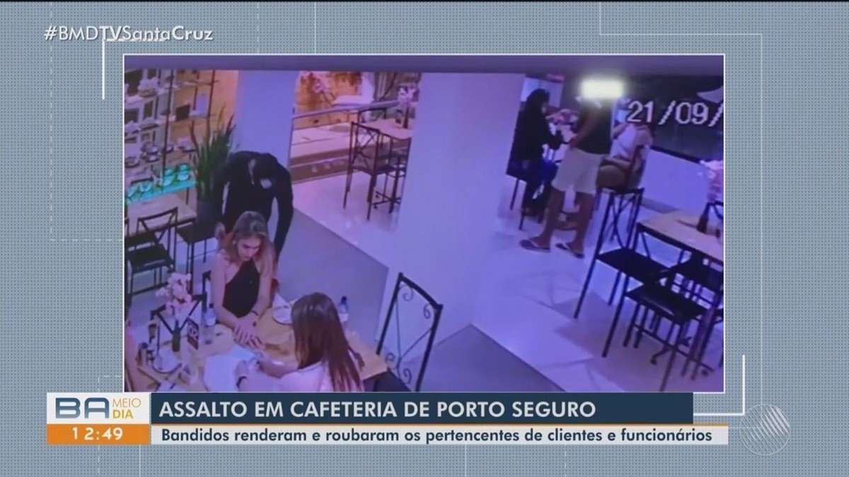 Câmeras de segurança registram assalto em cafeteria de Porto Seguro, no sul  da Bahia; um dos suspeitos foi preso após o crime | Bahia | G1
