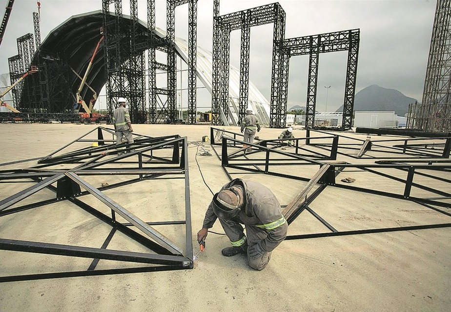 Montagem dos palcos e estruturas para Rock in Rio 2022, no Parque Olímpico, na Barra: festival assumiu compromissos de sustentabilidade para 2030