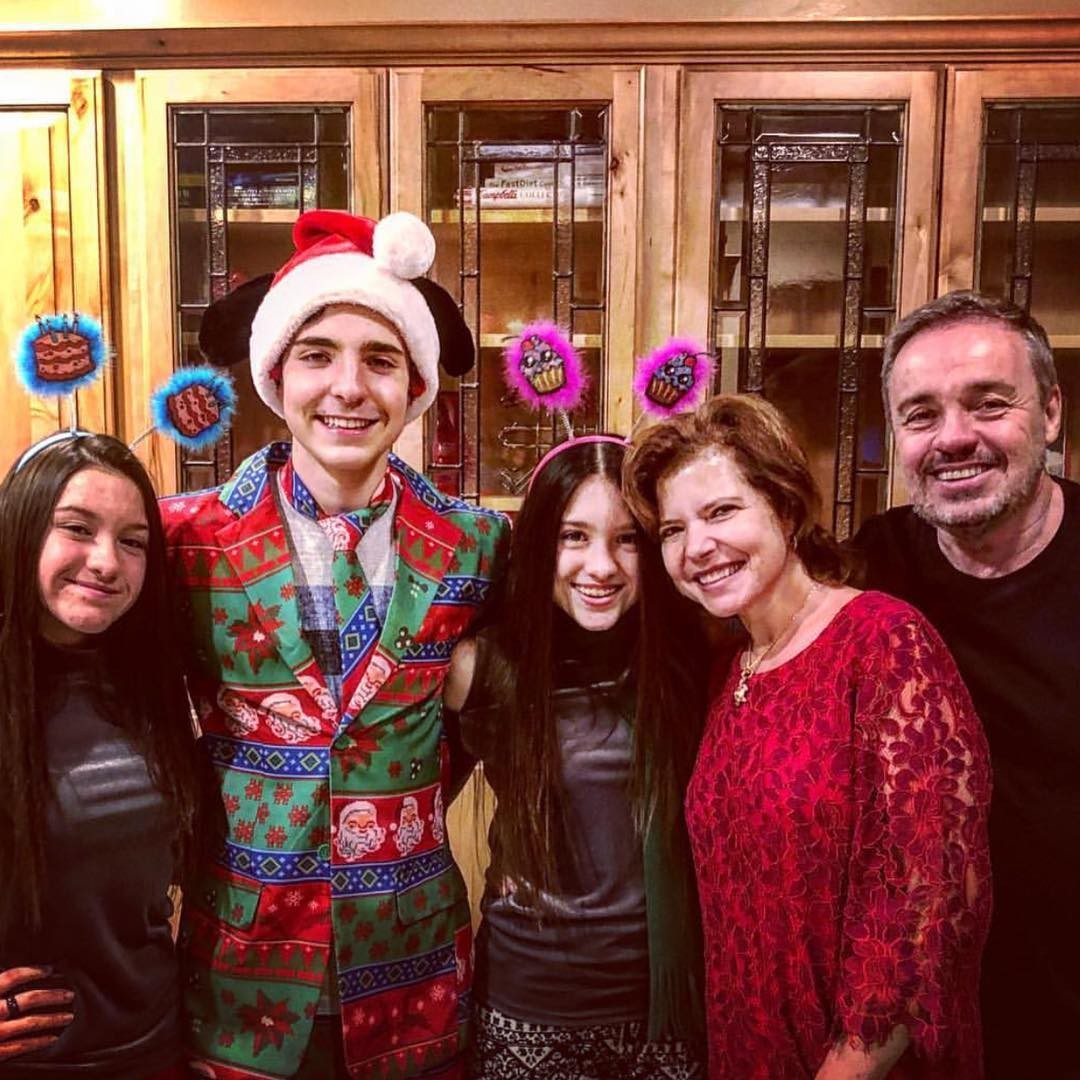 Gugu com a mulher, Rose, e os filhos João Augusto, Marina e Sophia (Foto: Reprodução / Instagram)