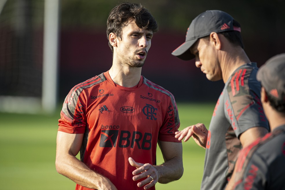 Rodrigo Caio manda mensagem para torcida do Flamengo e revela visita de Paulo Sousa em hospital