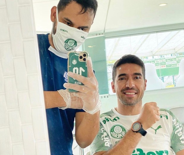 Ricardo Belo ao lado de Abel Ferreira, técnico do Palmeiras (Foto: Arquivo Pessoal)