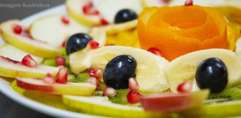 Salada tropical com frutas | Saladas | Receitas