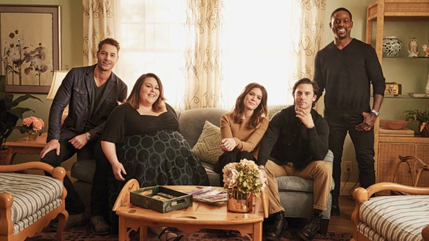 (L-R) Justin Hartley, Chrissy Metz, Mandy Moore, Milo Ventimiglia and Sterling K. Brown photographed for Variety by Bryce Duffy on the set of This Is Us on February 12, 2017 in Los Angeles. (Foto: Divulgação)