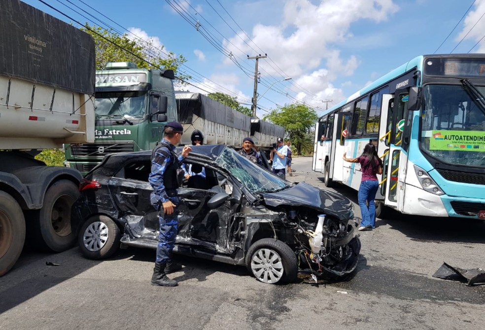 Acidente foi registrado na Avenida Presidente Costa e Silva (Perimetral), no Bairro Mondubim — Foto: Ricardo Mota/Sistema Verdes Mares