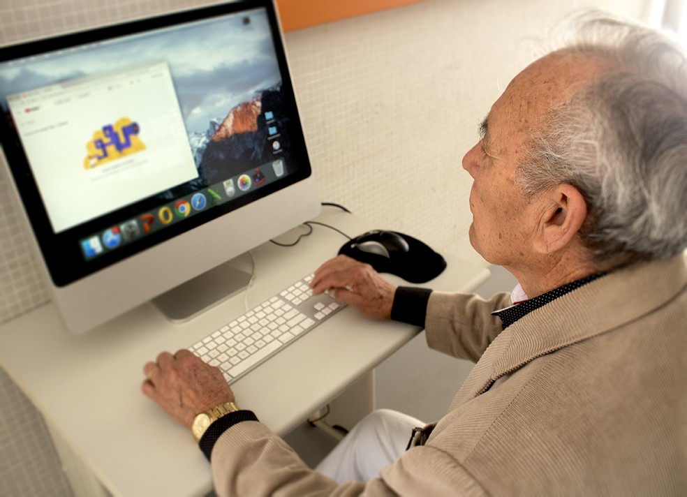 Curso também ensino seus alunos a fazer pesquisas na internet e a utilizar uma conta de e-mails (Foto: Guilherme Rago/Divulgação)