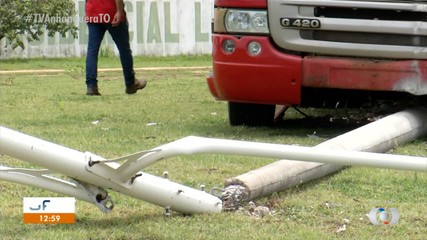 Motorista de caminhão morre após colidir com um poste na quadra 407 Norte em Palmas