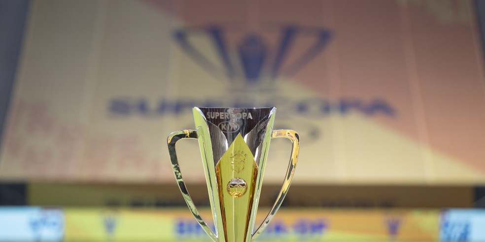 Troféu da Supercopa do Brasil disputado em 2021 — Foto: Divulgação/CBF
