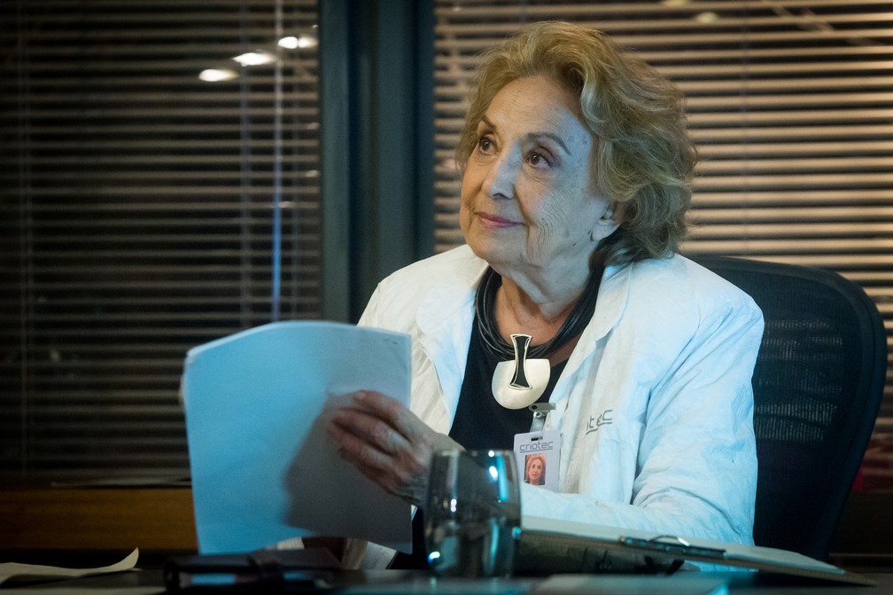 Eva Wilma no papel de Petra na novela "O Tempo não Para", de 2018 — Foto: Raquel Cunha/Globo