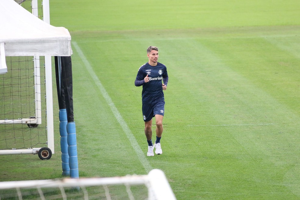 Com amigdalite, Diego Souza não treina e vira dúvida contra o Sport; Ferreira reaparece no gramado