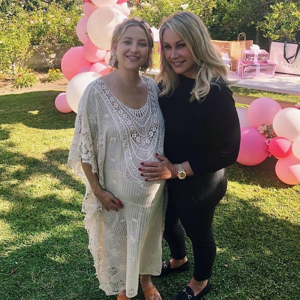 Kate Hudson ganha chá de bebê (Foto: Reprodução/Instagram) Kate Hudson ganha chá de bebê (Foto: Reprodução/Instagram)