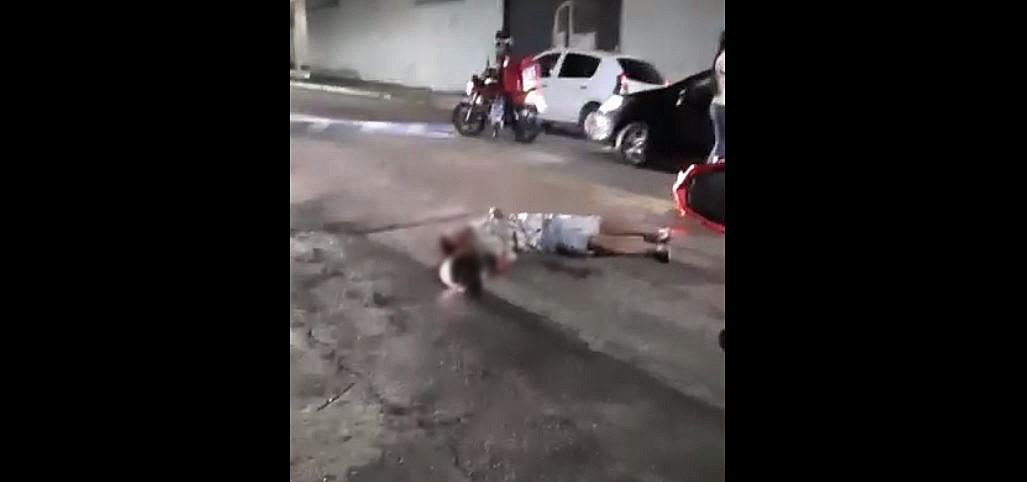 Vídeos mostram PM de folga atirando em suspeitos de roubar moto em SP: 'Meu parceiro morreu', diz um dos baleados