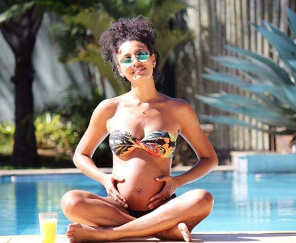 No sétimo mês da gravidez, Sheron Menezzes continua malhando todos os dias (Foto: Reprodução/Instagram)