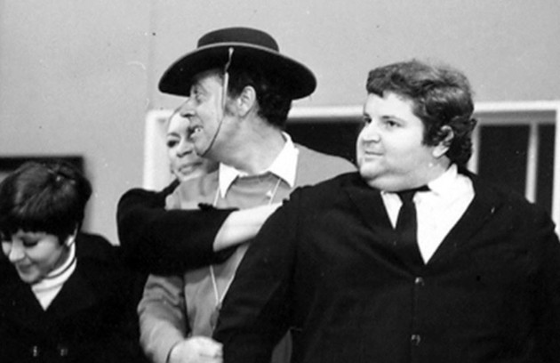 Entre 1967 e 1971, Jô interpretou o mordomo Gordon na série “Família trapo”, com Ronald Golias, da TV Record. O programa foi criado por ele e Carlos Alberto de Nóbrega (Foto: Reprodução)