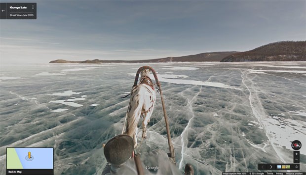 Trenó conduzido por cavalo pelo congelado lago Khuvsgul, na Mongólia, o segundo maior da Ásia, para captar imagens para o serviço Street View, do Google. (Foto: Divulgação/Google)