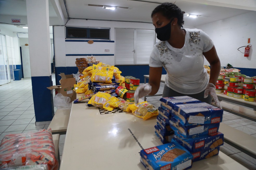 Entrega de alimentos para alunos da rede estadual de SC — Foto: Julio Cavalheiro / Arquivo / Secom