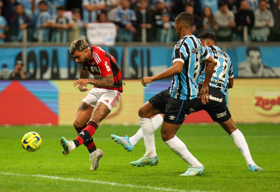 Gabigol finaliza contra o Grêmio