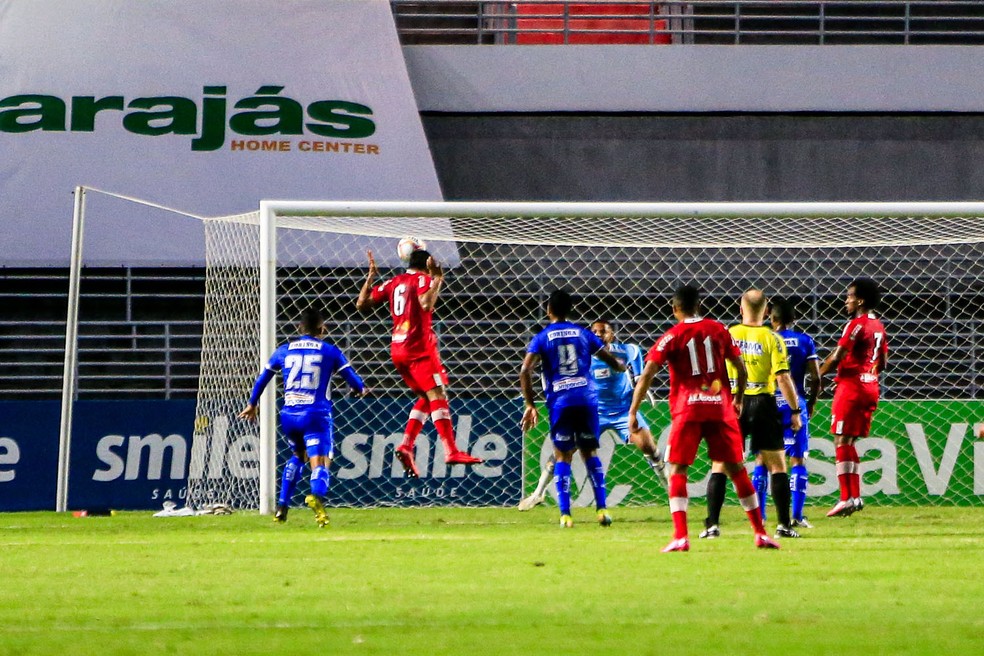 Igor Cariús só teve o trabalho de empurrar para o gol — Foto: Ailton Cruz/Gazeta de Alagoas