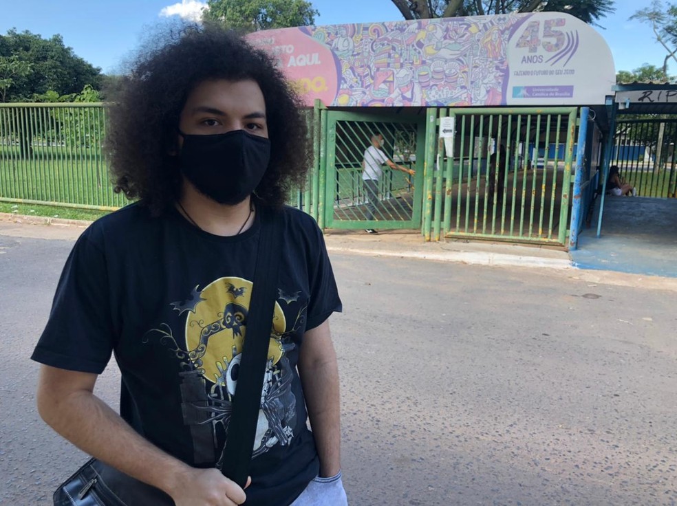 O estudante Hian Lucas Mesquita Dourado, de 18 anos, não conseguiu fazer prova do Enem digital, no DF — Foto: Walder Galvão/G1