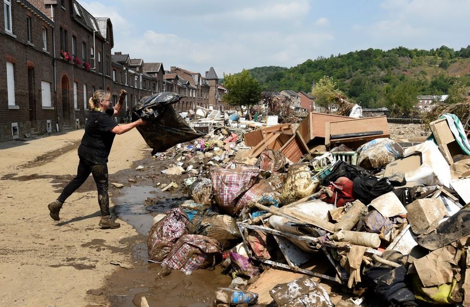 Devastação em Trooz, na Bélgica, depois de enchente em 22.07.2021