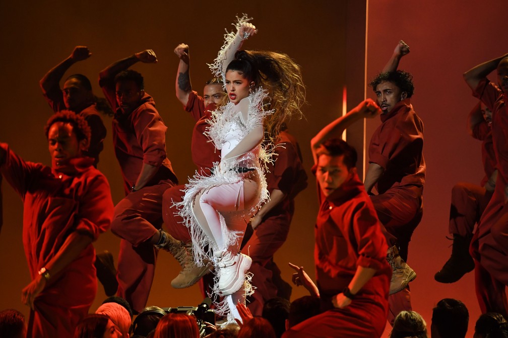 Rosalía canta no Grammy 2020 — Foto: ROBYN BECK / AFP
