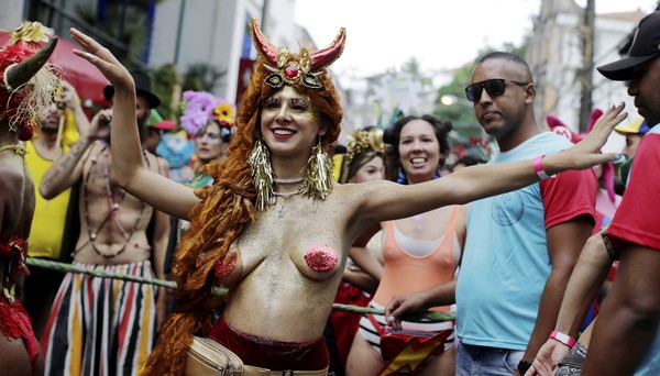 Carnaval: tendências para a folia encontram vez na liberdade e nos corpos ainda mais à mostra