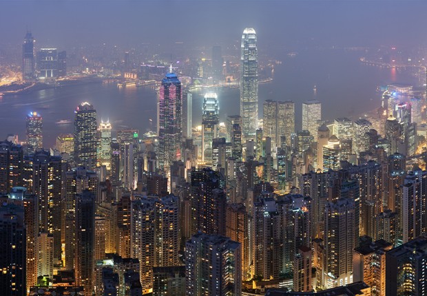 Vista do alto de Hong Kong : importante centro financeiro combina arte, gastronomia e compras (Foto: Wikimedia Commons/Wikipedia)