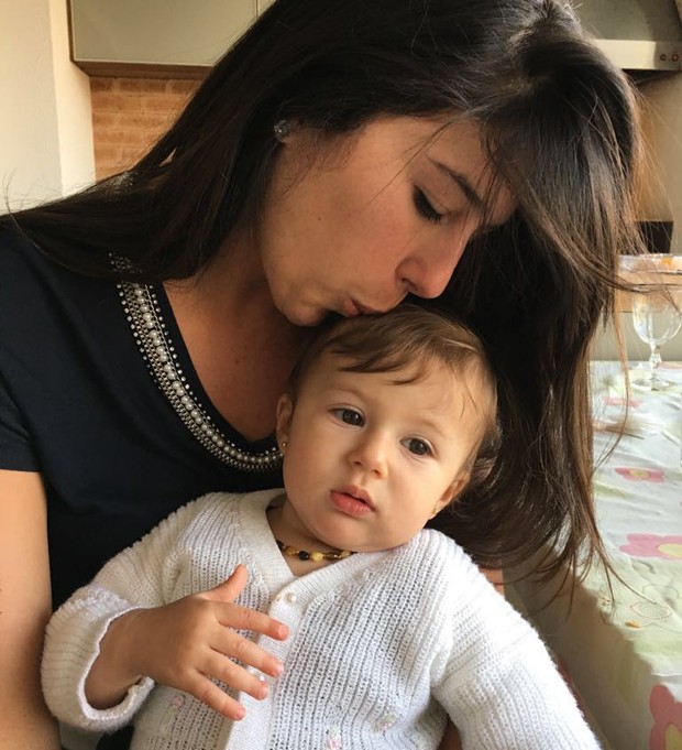 Roberta com a filha Bianca, de um ano (Foto: Arquivo pessoal)