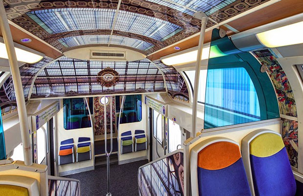 Trens públicos da França são decorados com arte impressionista (Foto: Christophe Recoura/Divulgação)
